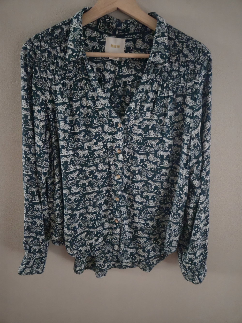 Maeve Anthropologie Emory Tiger Print Button Down Blouse Smocked Shoulder